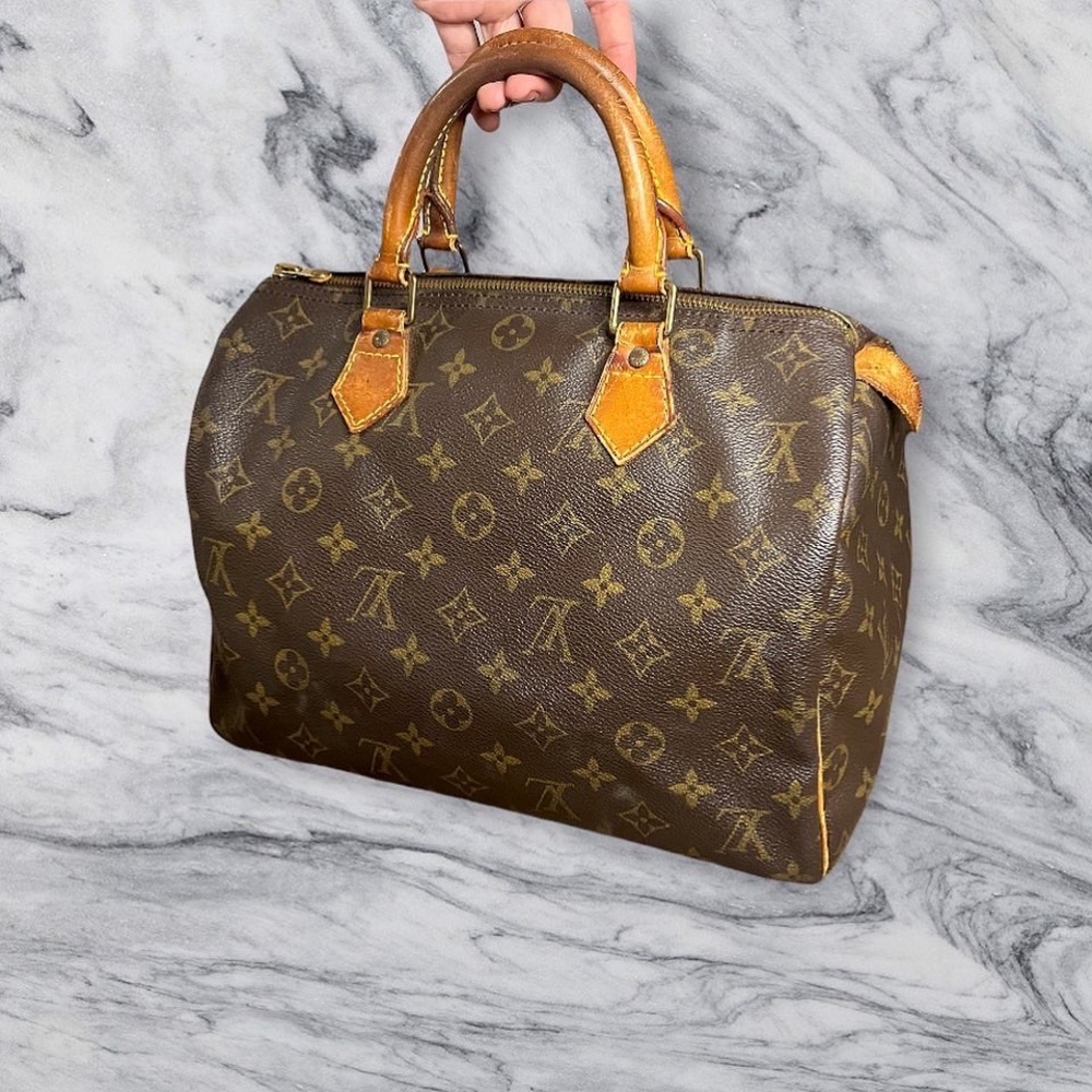 This Authentic LOUIS VUITTON Speedy 30
Monogram Boston Handbag Purse